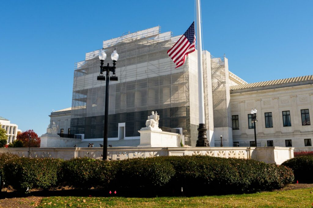 El Supremo de EE.UU. se muestra escéptico sobre el poder de Trump para imponer sus aranceles