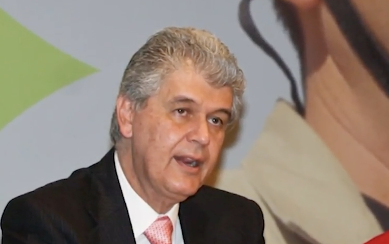 Alfredo Elías Ayub, exdirector de la CFE Alfredo Elías Ayub, exdirector de la CFE