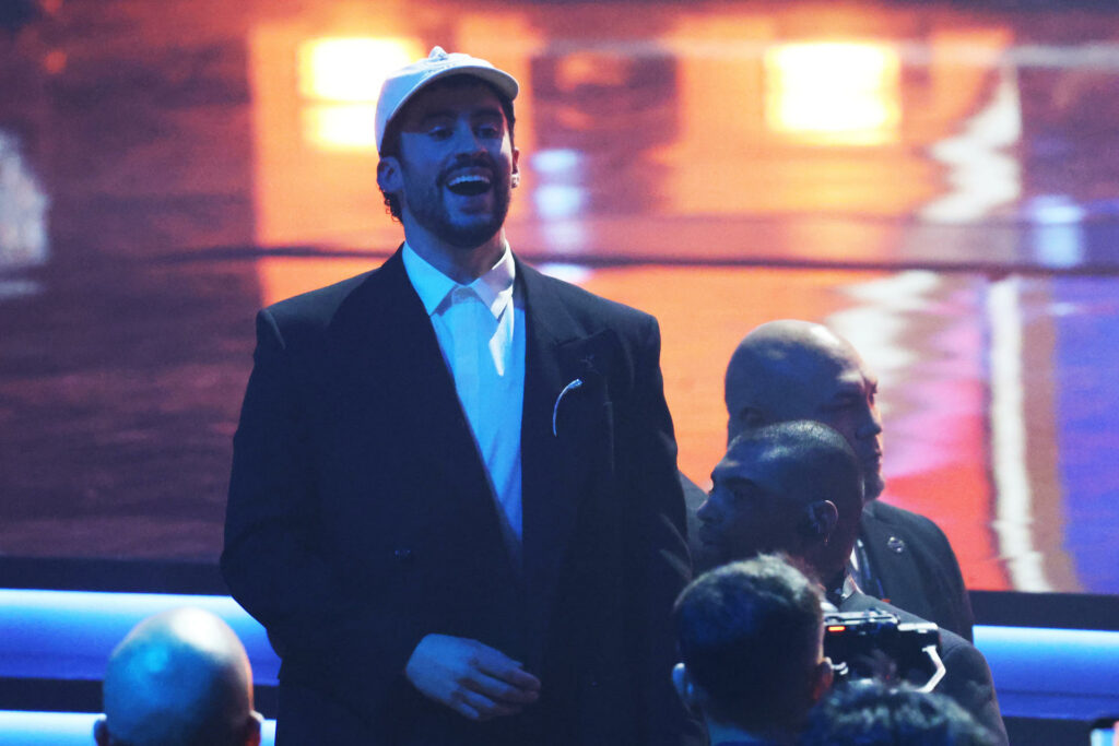 Bad Bunny agranda su huella, Alejandro Sanz sorprende y Karol G deslumbra en los Latin Grammy - cf270a1c19a13fe5843067fe99915242c7bc30ccw-1024x683