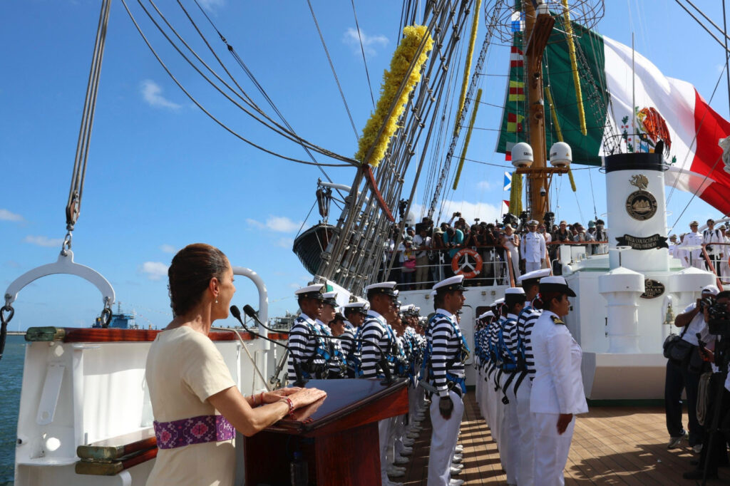 Claudia Sheinbaum aborda por primera vez el Buque Escuela Cuauhtémoc - claudia-sheinbaum-aborda-por-primera-vez-el-buque-escuela-cuauhtemoc-5-1024x682
