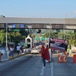 Maestros de la CNTE bloquean carreteras y autopistas en varios estados