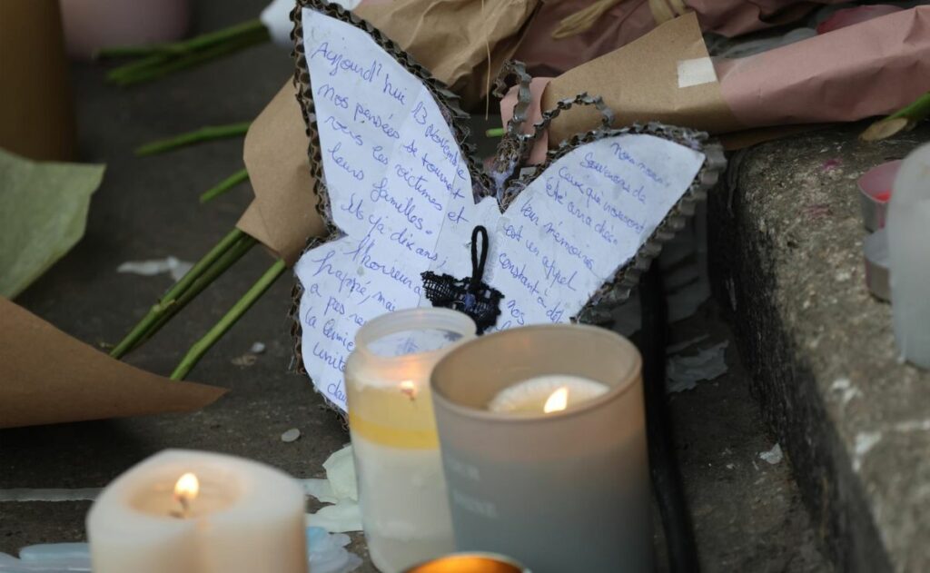 “El dolor permanece”: Macron recuerda el décimo aniversario del 13N