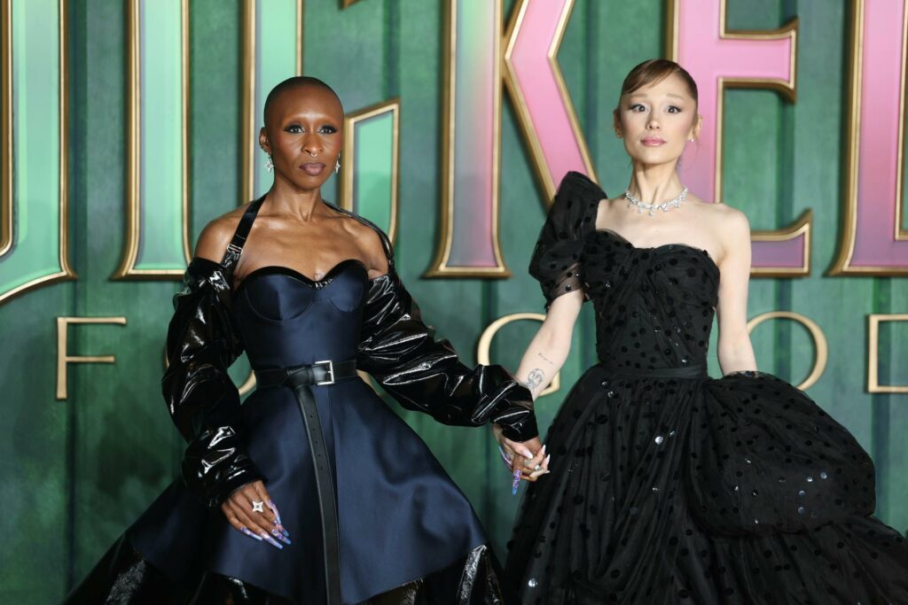 Caos en estreno de ‘Wicked’: Fan se lanza hacia Ariana Grande y Cynthia Erivo la defiende