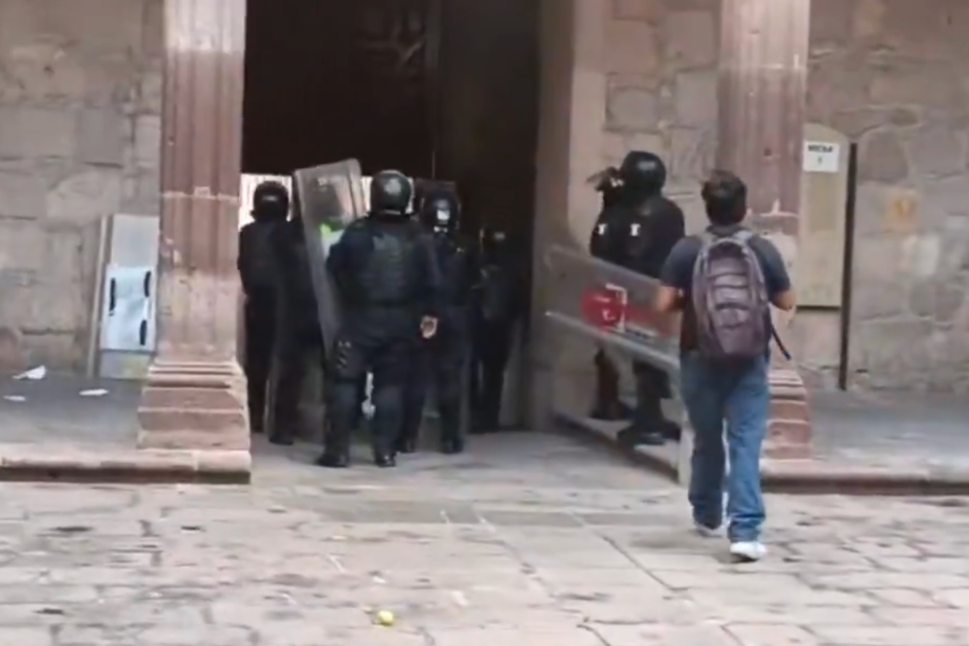 Ocho detenidos por destrozos en el Palacio de Gobierno de Michoacán por homicidio de Carlos Manzo