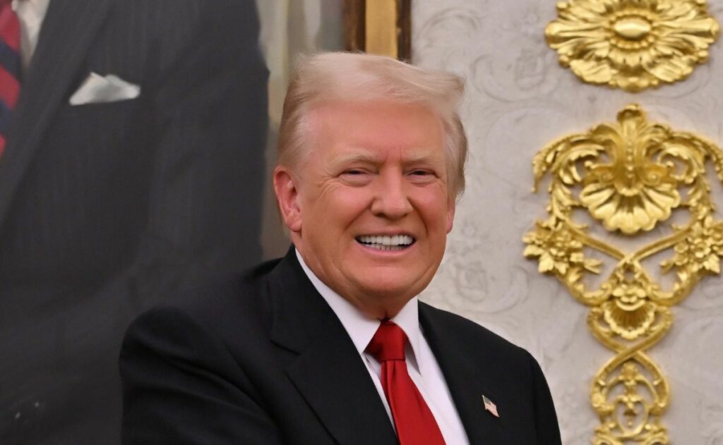 Trump asegura que los estadounidenses recibirán un bono de 2 mil dólares por los aranceles