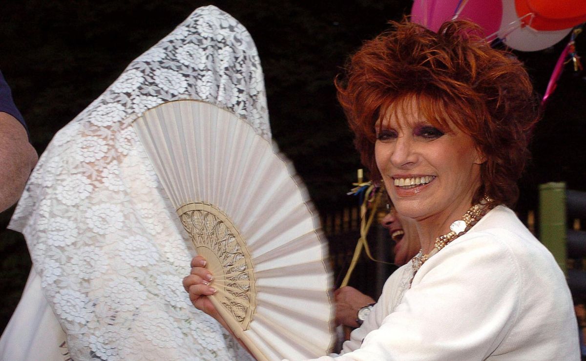 Muere Encarnita Polo, la artista pionera del flamenco-pop español Muere Encarnita Polo, la artista pionera del flamenco-pop español