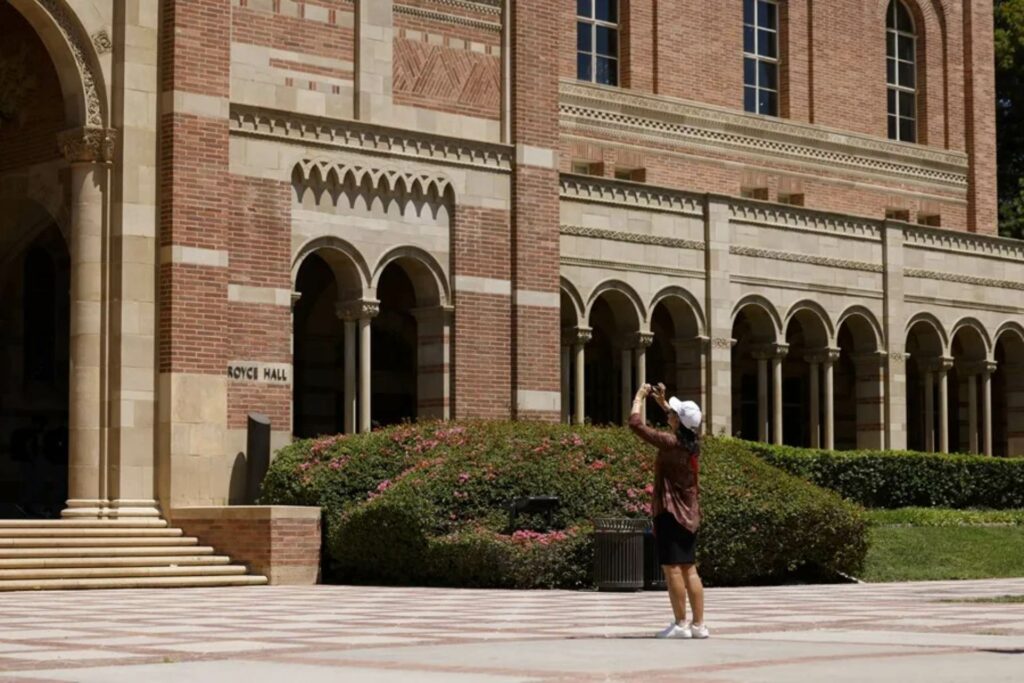Inscripciones de nuevos estudiantes extranjeros en universidades de Estados Unidos bajan un 17 %