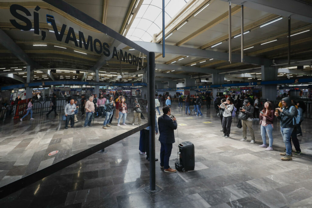 La lucha por la legalización de la eutanasia en México resuena en el metro de la capital - f7e1ec7ff42ae37aef6e43f42b52dec9062b294ew-1024x683