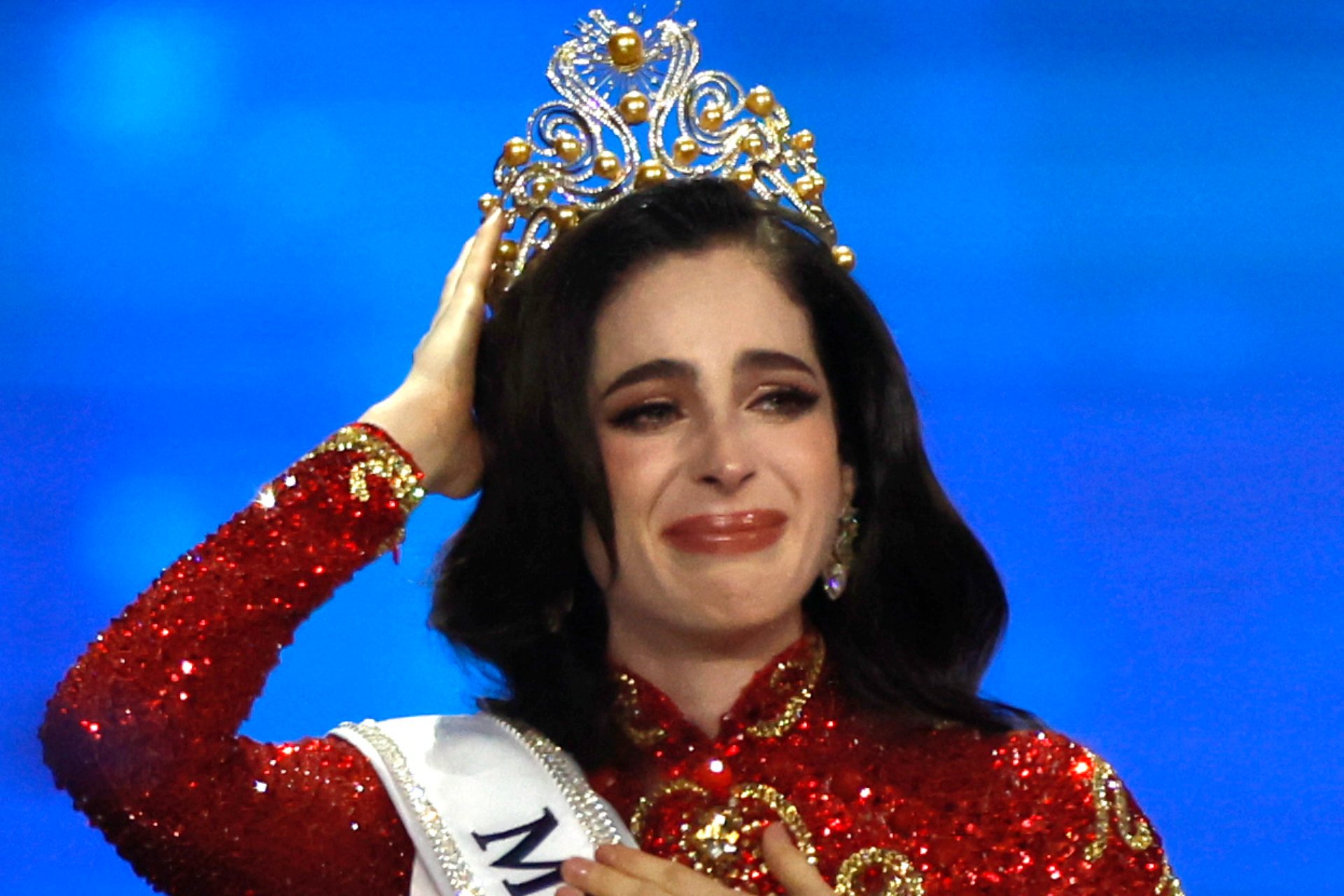 Sheinbaum felicita a Fátima Bosch tras conseguir el título de Miss Universo