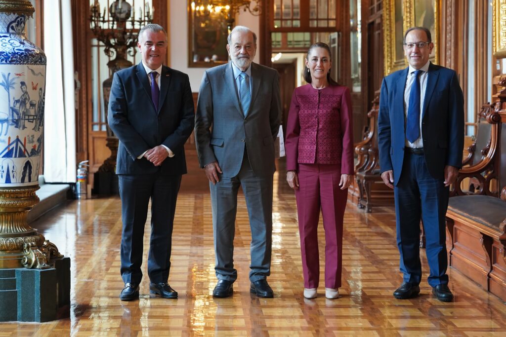 Sheinbaum recibe a Carlos Slim en Palacio Nacional