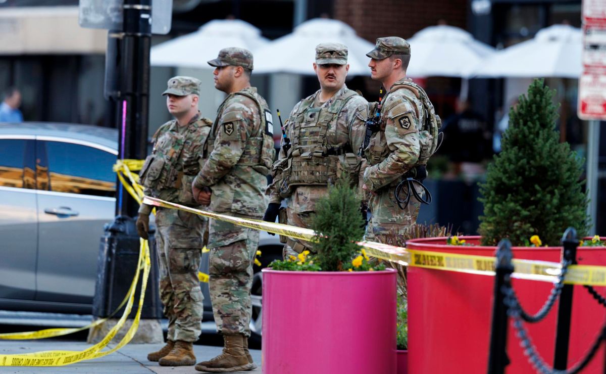 Identifican a agentes de la Guardia Nacional heridos en Washington; tienen 20 y 24 años - guardias-nacionales-acordonan-escena-de-tiroteo-en-washington-dc