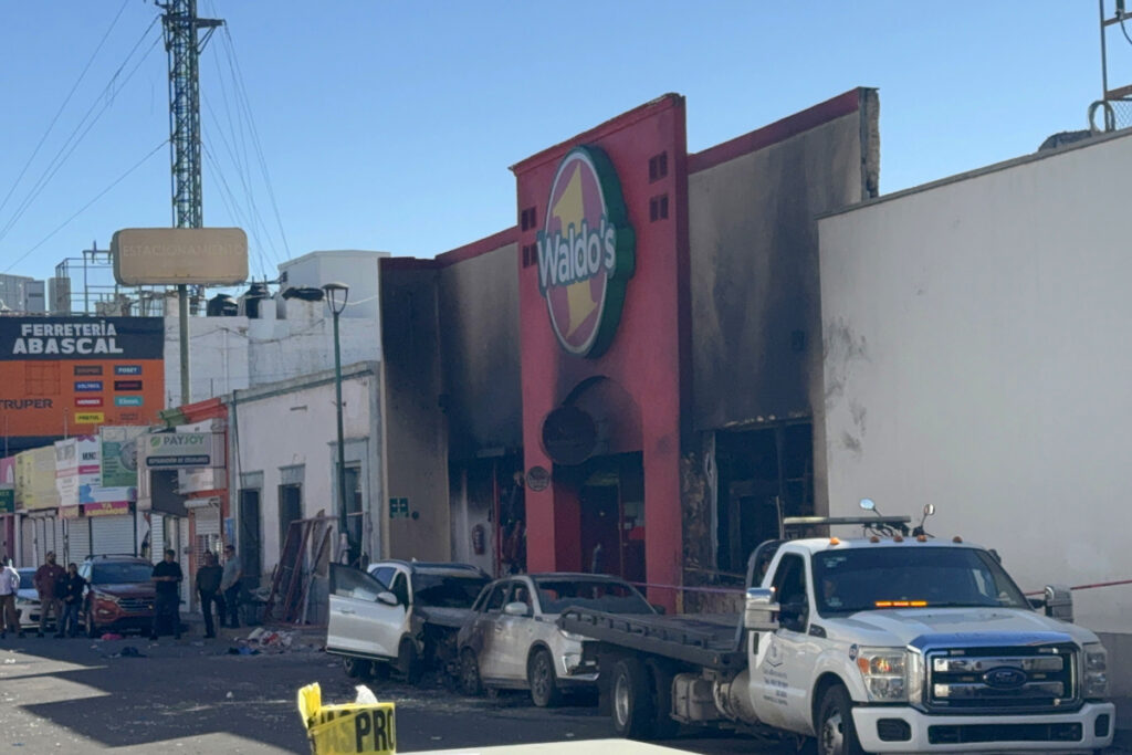 Incendio en Waldo’s de Hermosillo: Cadena promete apoyo a familias y cierran 68 sucursales - incendio-en-waldos-de-hermosillo-cadena-promete-apoyo-a-familias-y-cierran-68-sucursales-3-1024x683