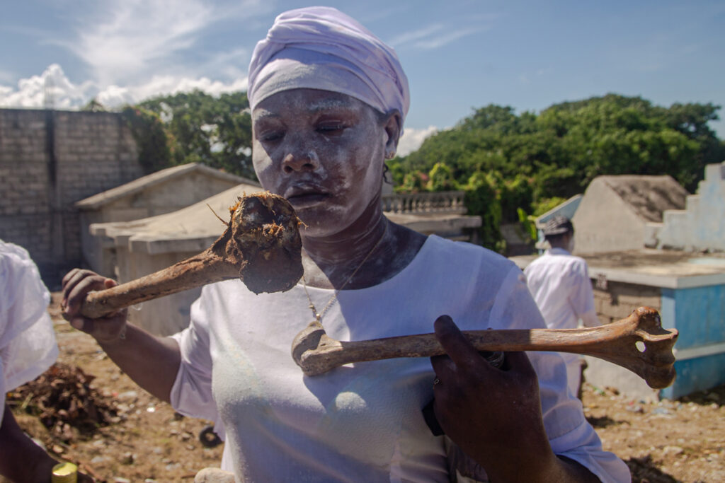 La violencia silencia el Día de Muertos en Haití - la-violencia-silencia-el-dia-de-muertos-en-haiti-1024x683