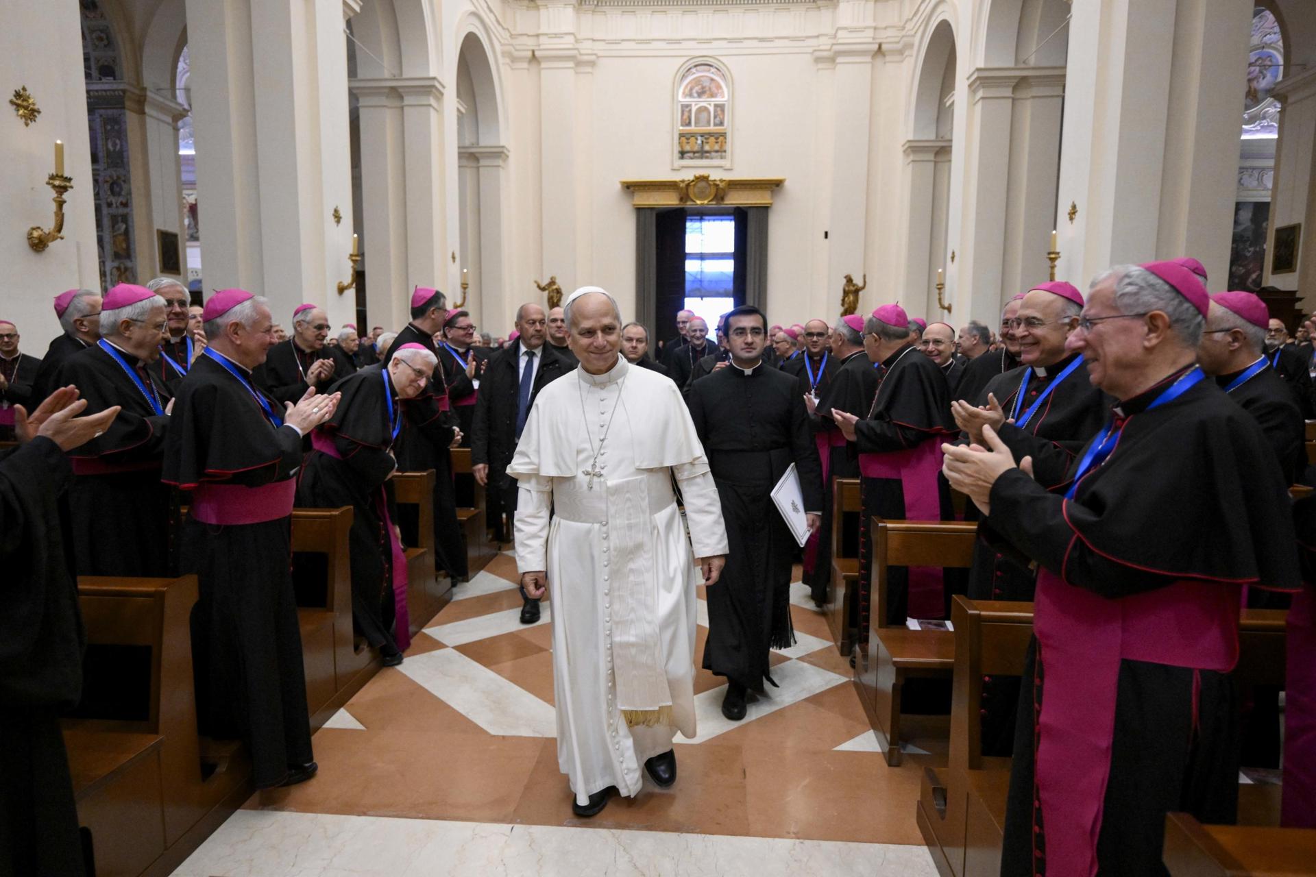 Iglesia necesita renovarse constantemente ante nuevos desafíos: León XIV