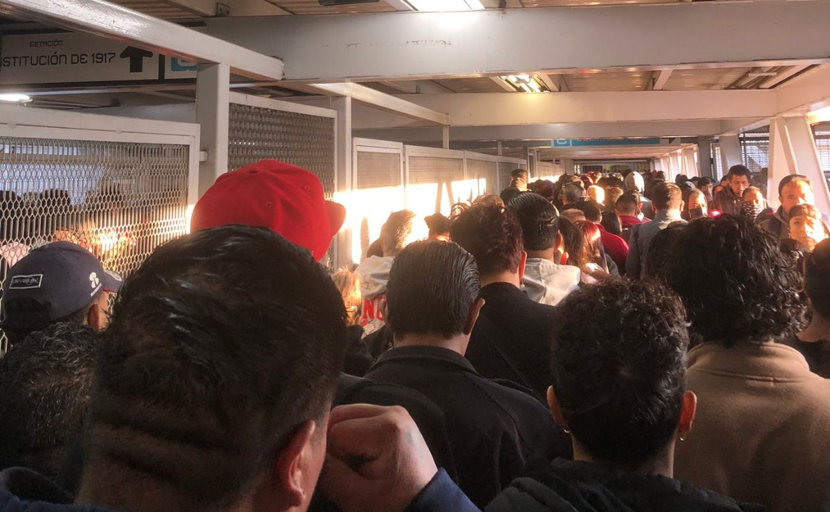 Metro CDMX, con retrasos y servicio lento en cinco líneas