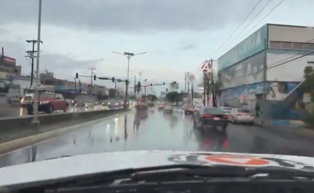 Video: Lluvias azotan Nuevo León; cierran varias avenidas