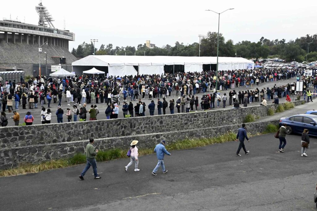 Todo un éxito Mega Centro de Vacunación de la UNAM: rector Leonardo Lomelí