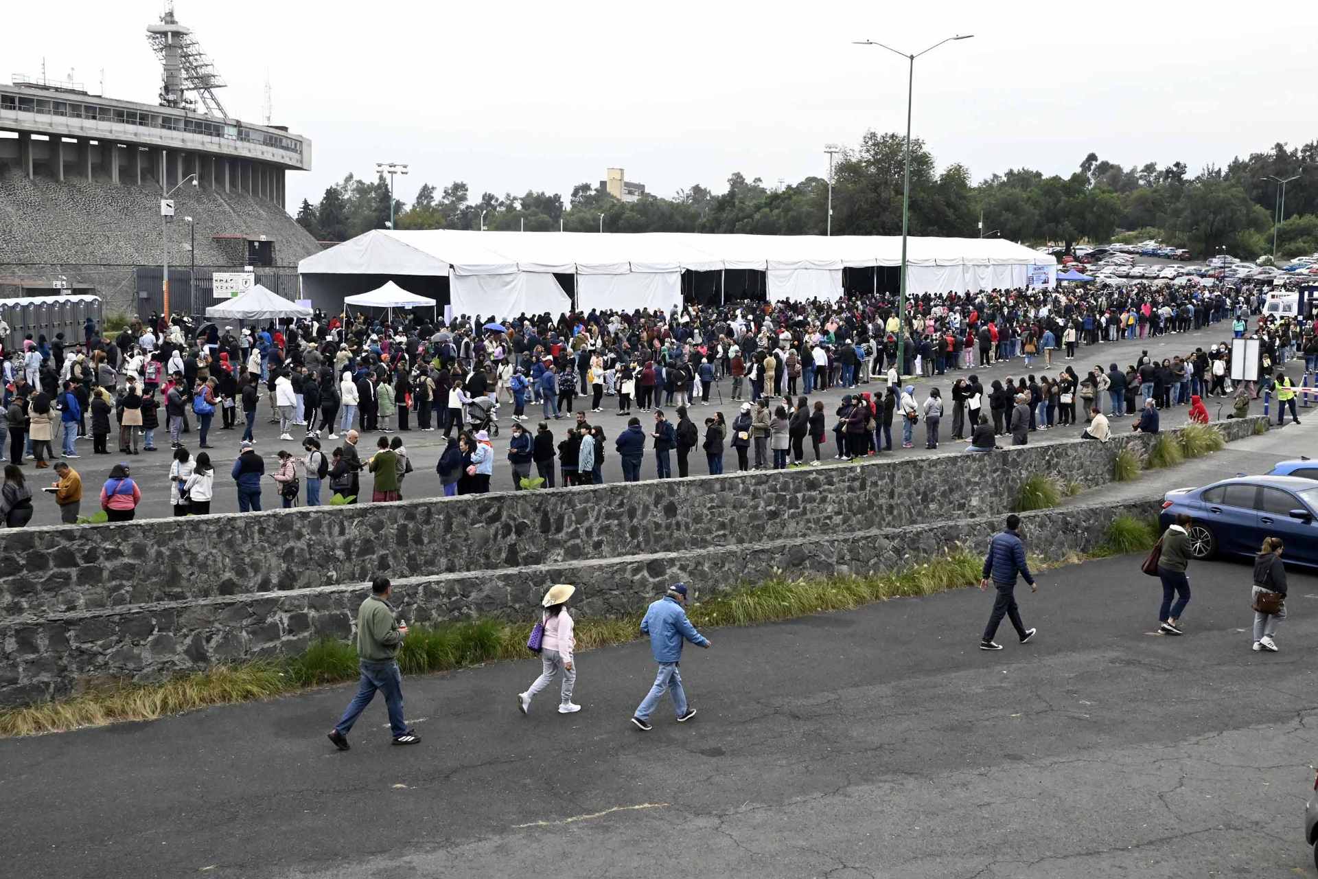 Todo un éxito Mega Centro de Vacunación de la UNAM: rector Leonardo Lomelí