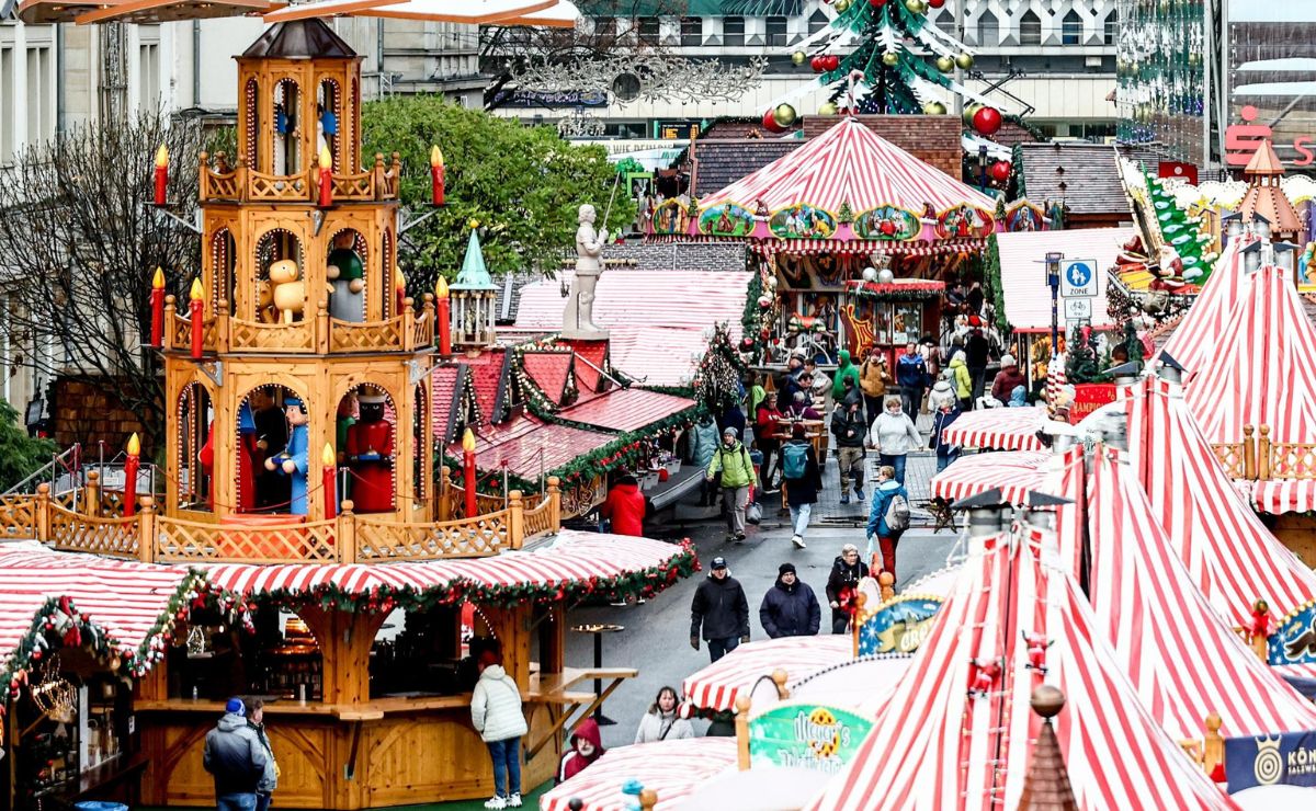 Mercado de Navidad de Magdeburgo abre un año después del atentado