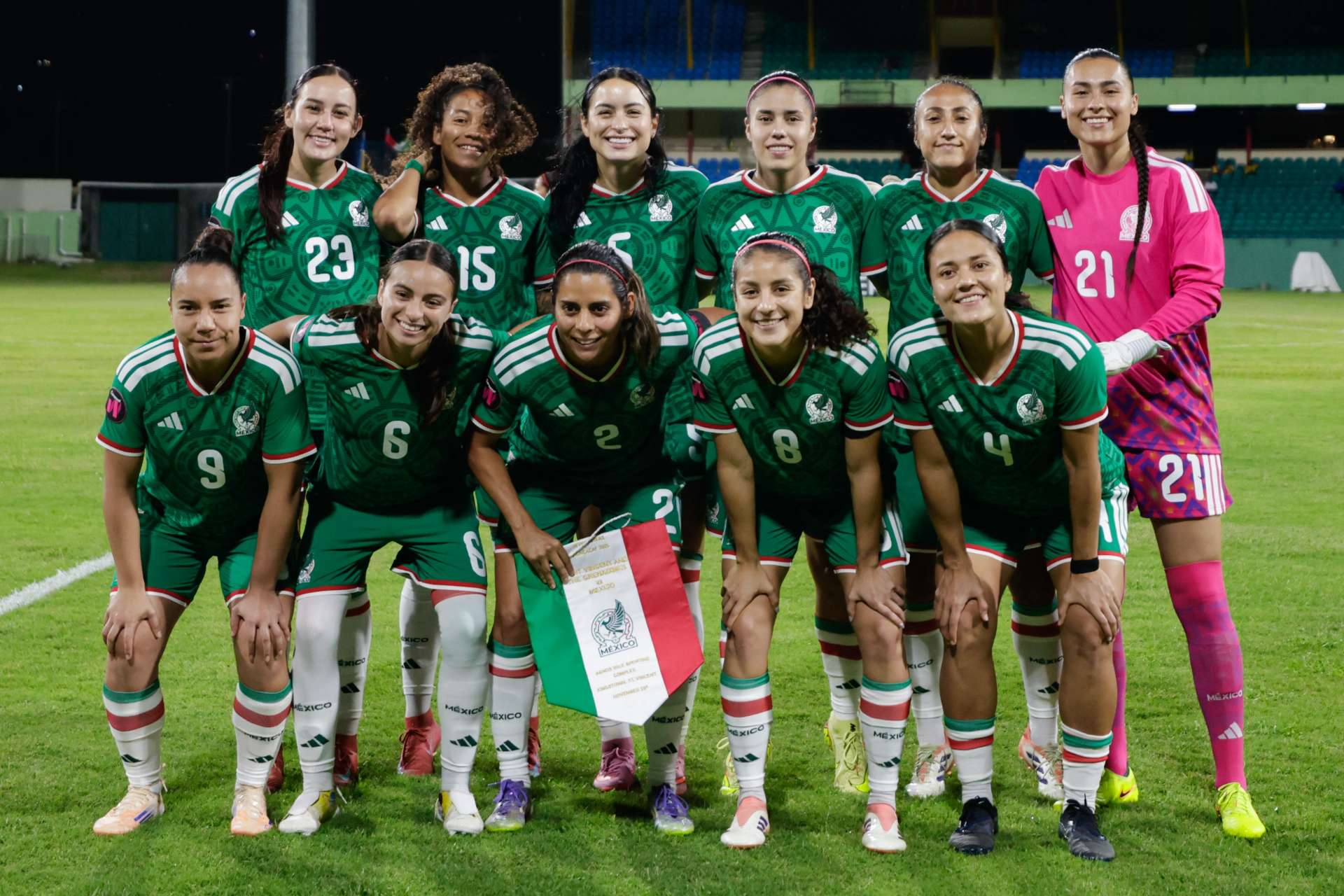 México Femenil aplasta 14-0 a San Vicente; siete fueron de Charlyn Corral México Femenil aplasta 14-0 a San Vicente; siete fueron de Charlyn Corral