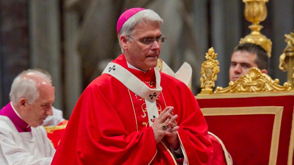 Obispos estadounidenses eligen como líder a Paul Coakley, un defensor de los migrantes