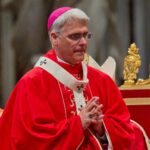 Obispos estadounidenses eligen como líder a Paul Coakley, un defensor de los migrantes