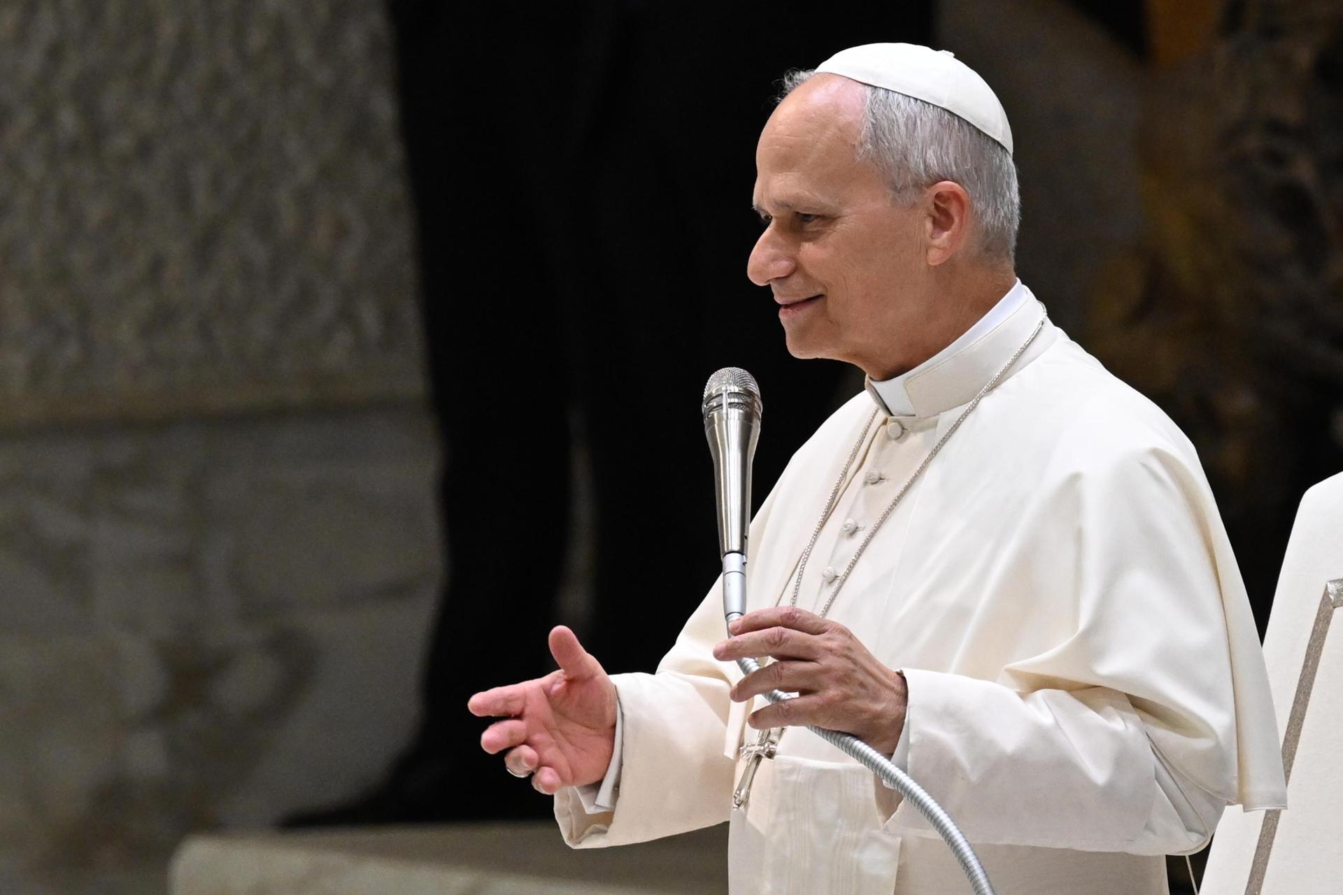 León XIV pide a los jóvenes no politizar la Iglesia y construir “puentes en vez de muros”