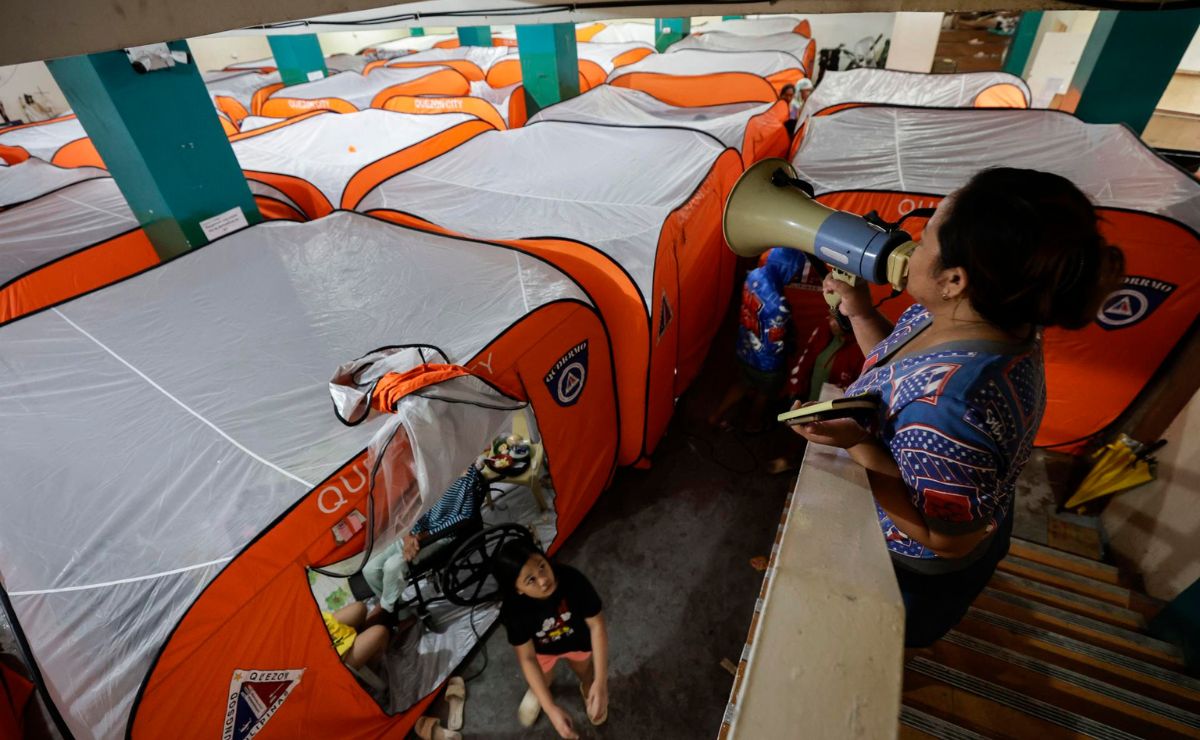 Filipinas evacúa a casi un millón de personas ante el supertifón Fung-wong - personas-evacuadas-en-filipinas-por-el-supertifon-fung-wong