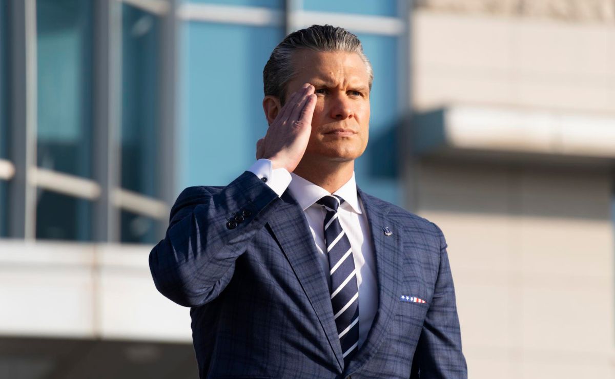 Hegseth visita el portaaviones de EEUU en el Caribe para agradecer a las tropas