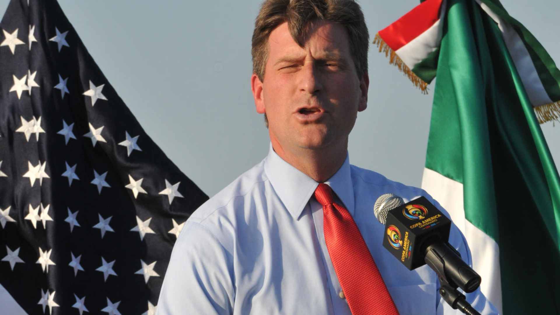 Por aire y por tierra, congresistas vuelven a Washington para votar reapertura de Gobierno