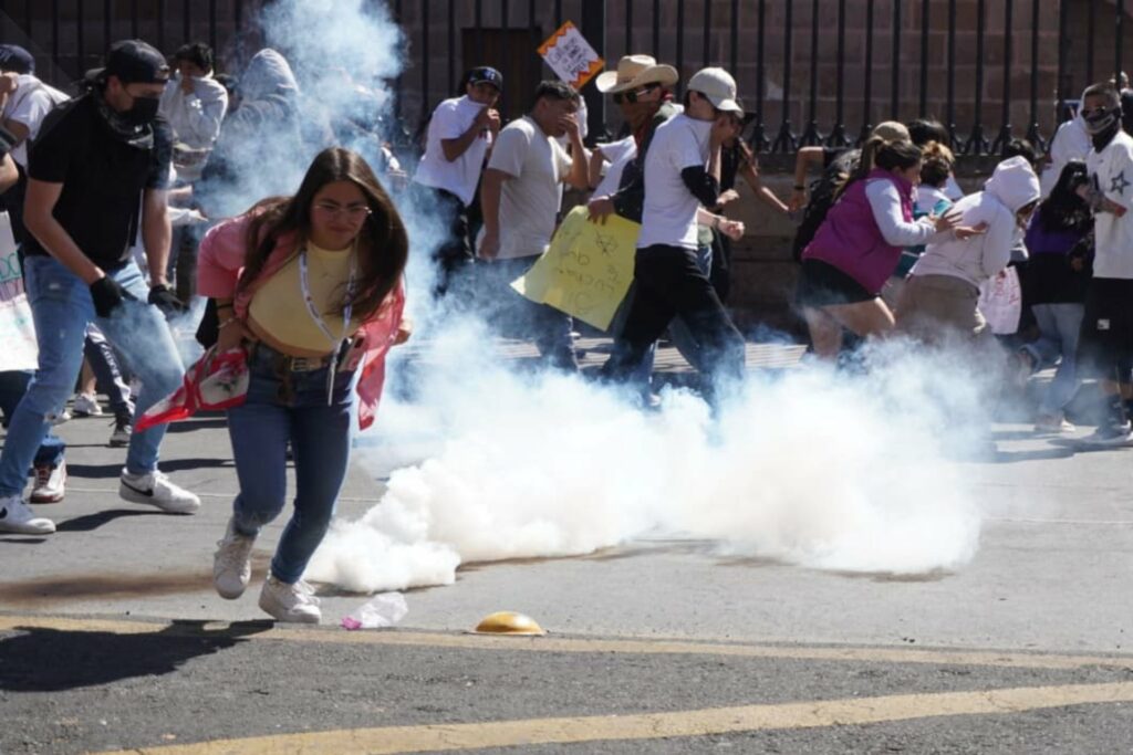 Protesta en Morelia, Michoacán, por homicidio del alcalde Carlos Manzo termina en violencia