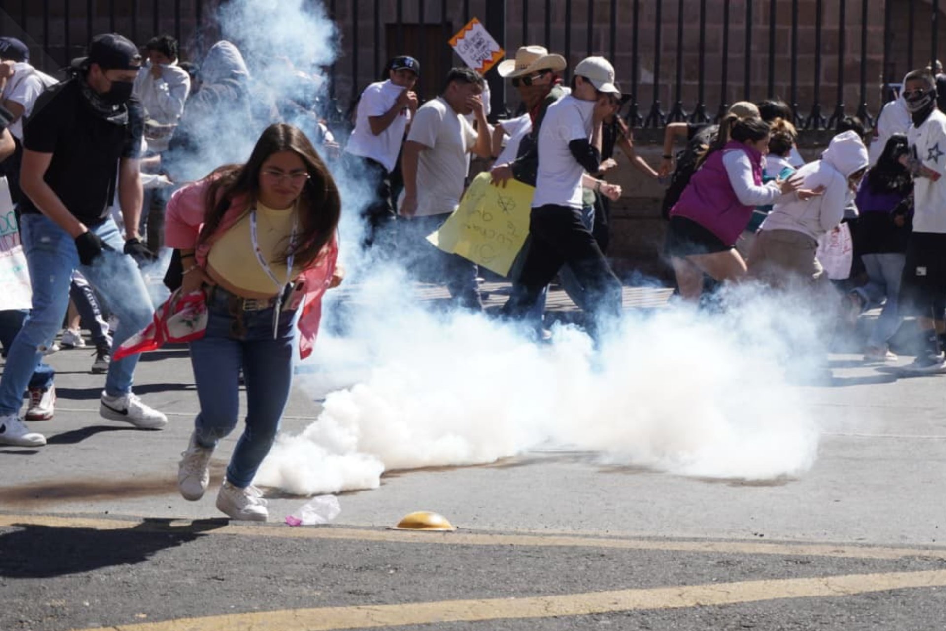 Protesta en Morelia, Michoacán, por homicidio del alcalde Carlos Manzo termina en violencia