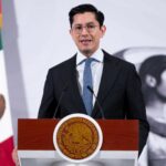 México rechaza decisión de Perú de romper relaciones diplomáticas y defiende asilo político