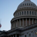 Senadores republicanos y demócratas alcanzan acuerdo para reabrir gobierno federal, según medios