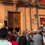 Toman el Palacio de Gobierno de Morelia en protesta por el asesinato de Carlos Manzo