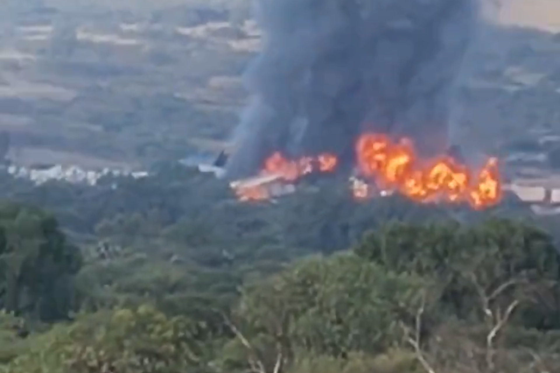 Tren que transportaba alcohol etílico descarrila y explota en Tepetitlán, Hidalgo Tren que transportaba alcohol etílico descarrila y explota en Tepetitlán, Hidalgo