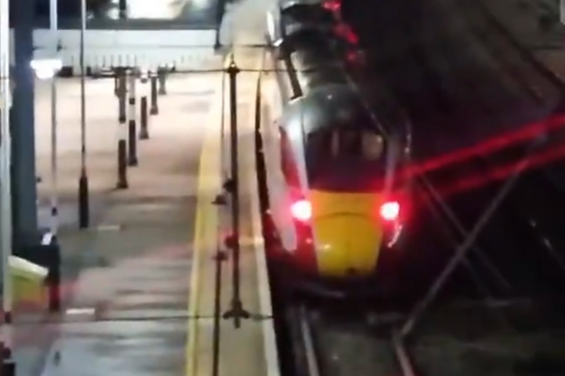 Ataque en tren de Inglaterra dejó varios heridos y dos detenidos