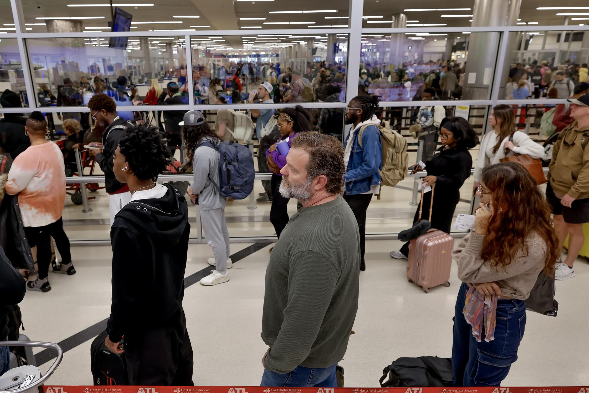 EE.UU. prevé tormentas y nevadas que complicarán los viajes en víspera de Acción de Gracias