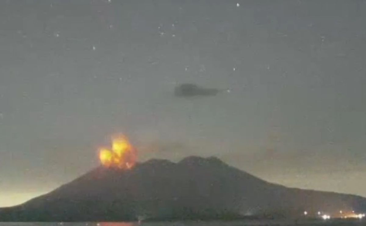 Video: Volcán entra en erupción al suroeste de Japón