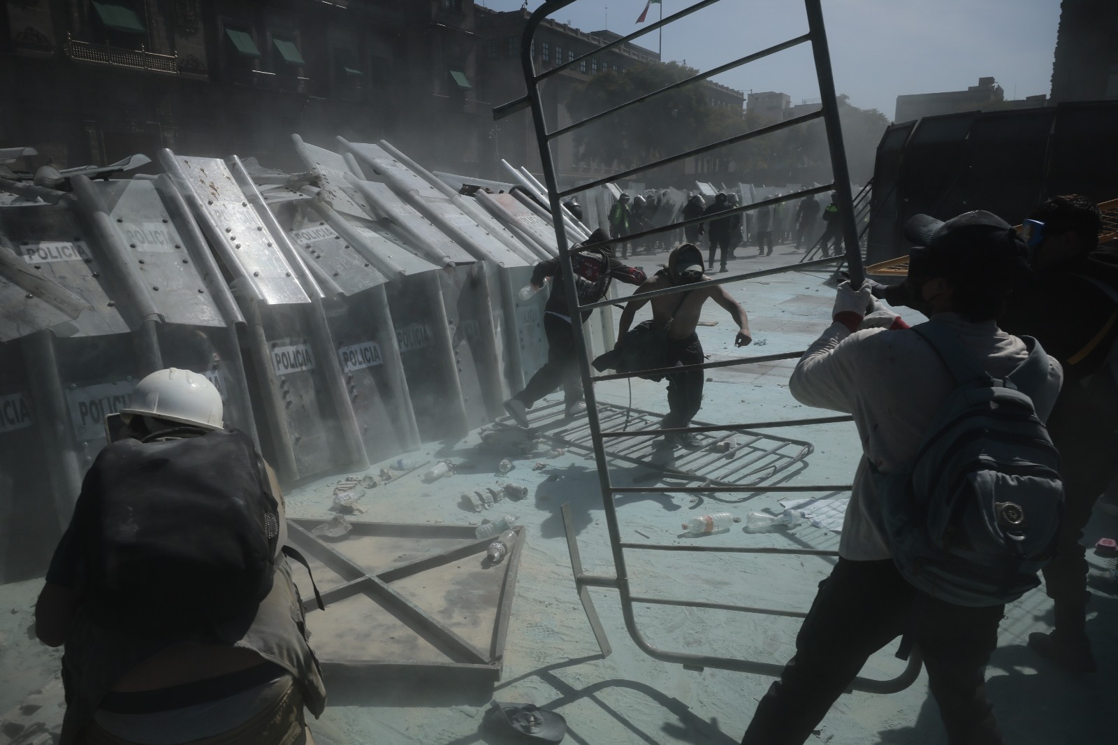 Hay 40 detenidos por hechos violentos desatados tras marcha de la Generación Z Hay 40 detenidos por hechos violentos desatados tras marcha de la Generación Z