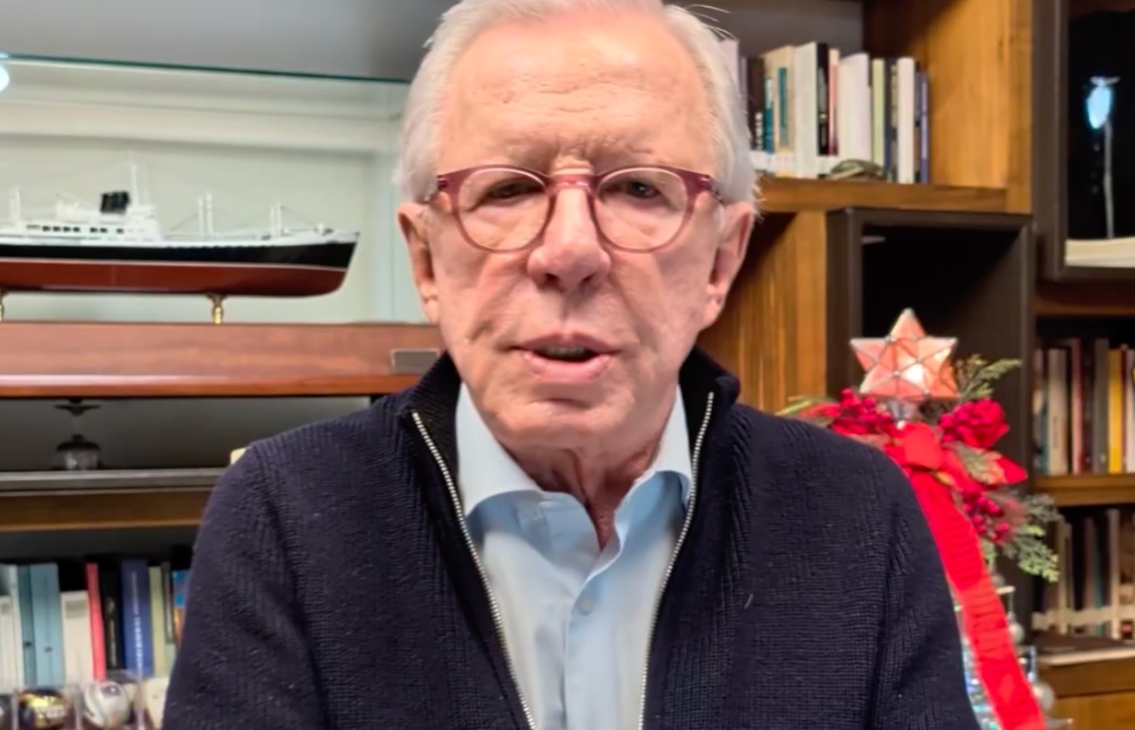 Gertz, ni renuncia ni licencia; fue permiso