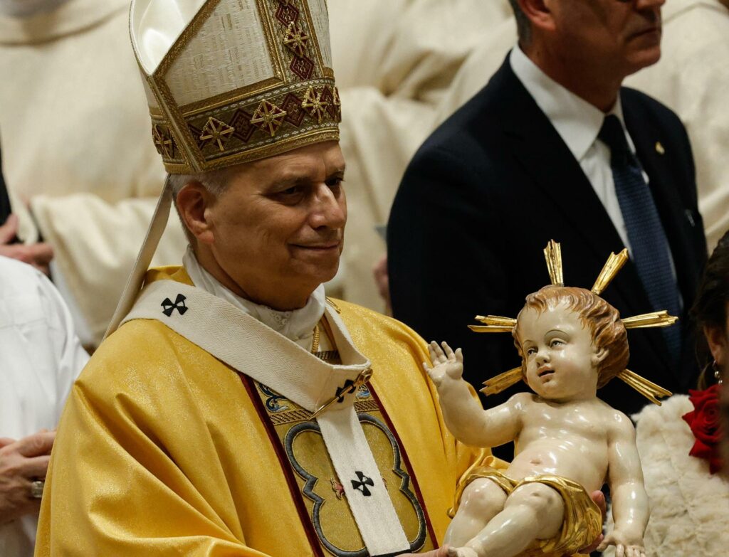 El papa lamenta la economía que trata "al hombre como mercancía" en su primera misa de Gallo - 00eae2213ccef6338edb2aa66a363fb44f202c55w-1024x783