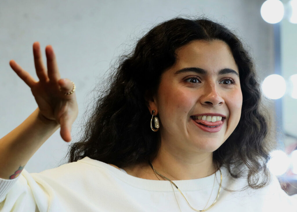 Silvana Estrada asombra en presentación con Jimmy Kimmel al cantar ‘Dime’