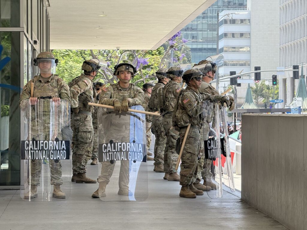 Guardia Nacional de California deja de custodiar complejo de inmigración de Los Ángeles