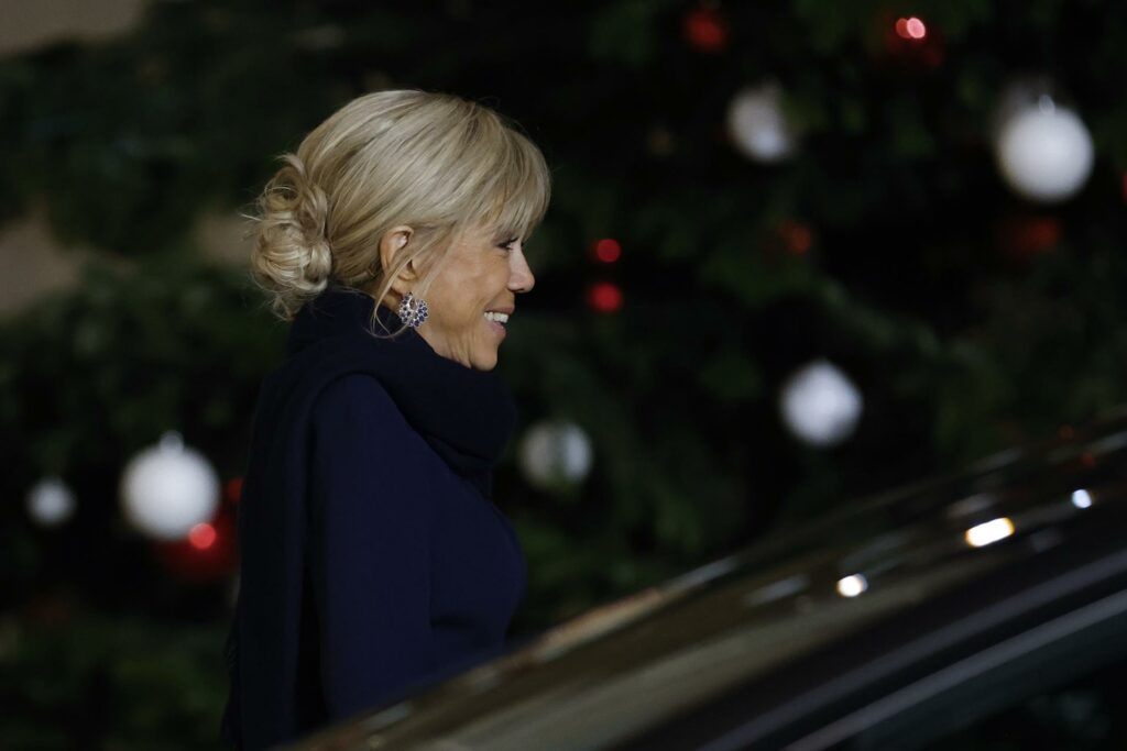 Denuncian a Brigitte Macron por haber insultado a manifestantes feministas