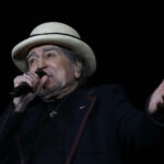 Joaquín Sabina da un emocionado adiós en el “último concierto y el más importante” de su vida