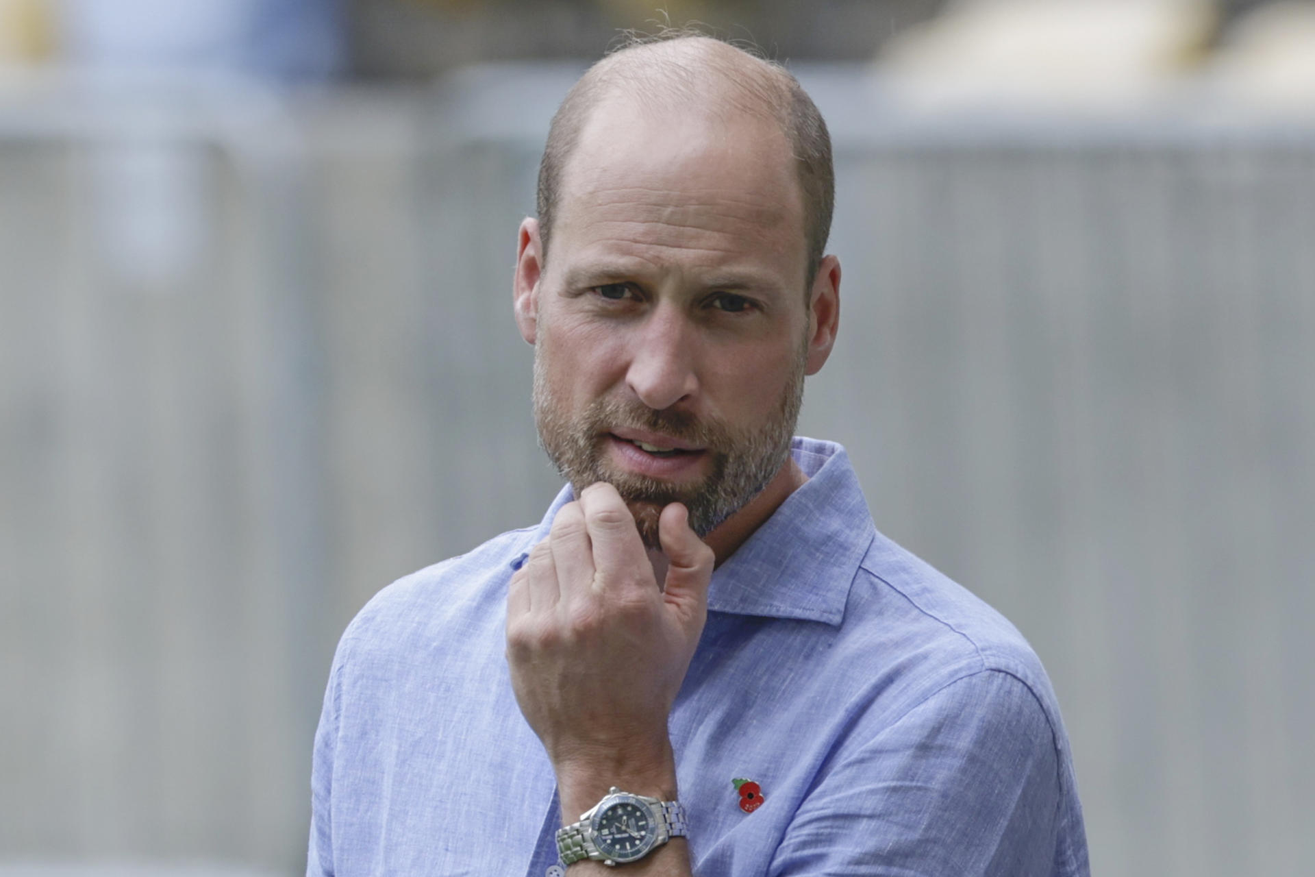 Príncipe Guillermo emula a Diana y acude con su hijo Jorge a un acto de personas sin hogar