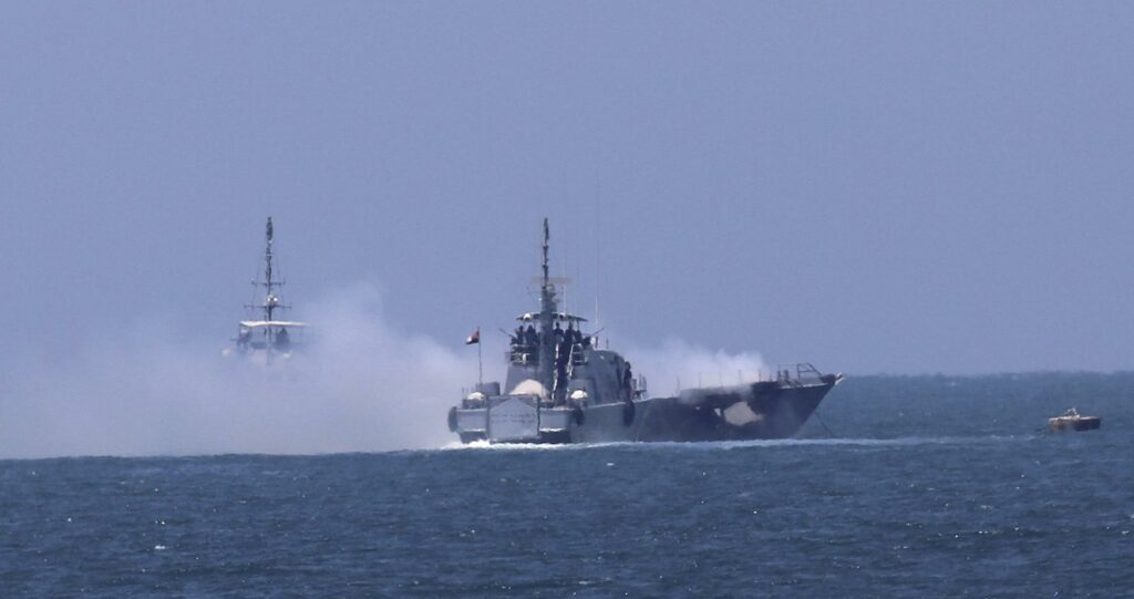 Lancha que recibió doble ataque estadounidense acompañaba un buque a Surinam, dice CNN