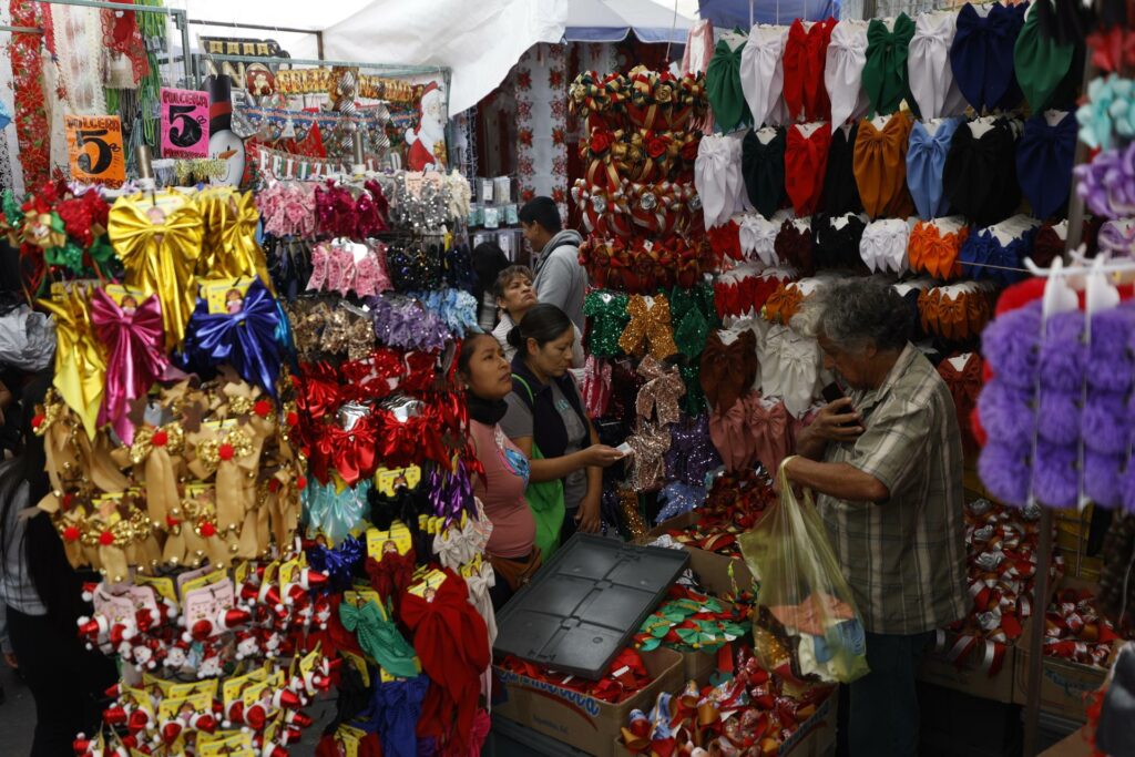 La Navidad, la temporada alta para el comercio informal en México