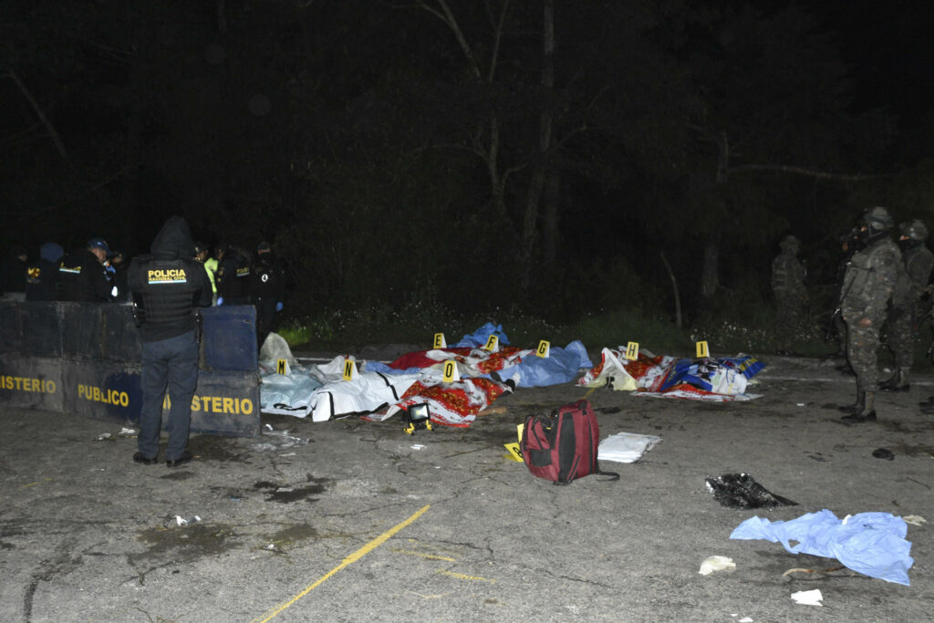 Al menos 15 personas pierden la vida en accidente de autobús en el oeste de Guatemala